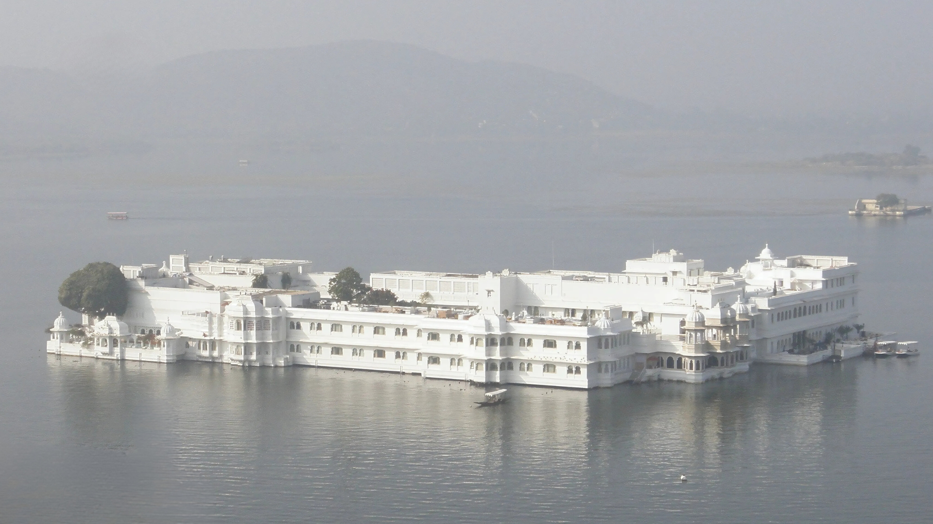 The Majesty of Udaipur - Palaces, Lakes, and Royal Splendour